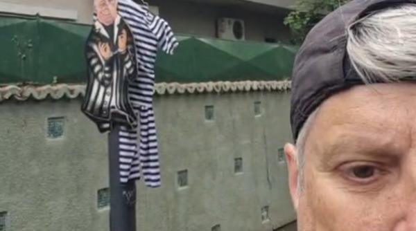 mai este viu circ in fata casei lui iliescu audiat la domiciliu in dosarul mineriadei zeghe agatata pe stalpi si ocara n plina strada