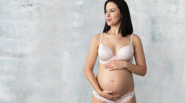 rihanna lanseaza maternitywear o colectie capsula dedicata mamelor ce aduce nou in lumea modei