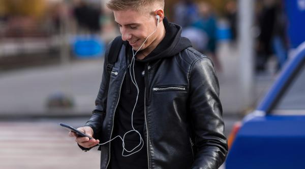 greseala ingrijoratoare facuta de copii la trecerea de pietoni titi aur nu au fost invatati risc mare de accident video