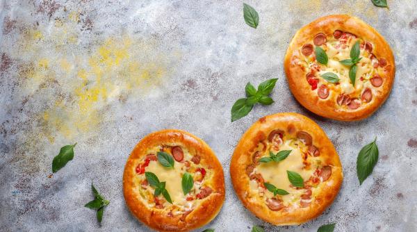 mini pizza delicioasa reteta simpla pentru un picnic reusit