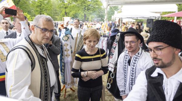 ms margareta custodele coroanei a deschis a doua editie a festivalului suflet de romania pe domeniul regal savarsin