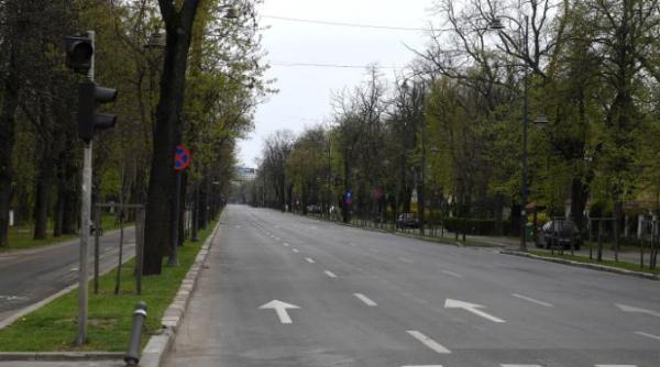 situatia in care multi soferi se incurca cine are prioritate la intrarea pe banda din mijloc pe o sosea cu trei benzi pe sens