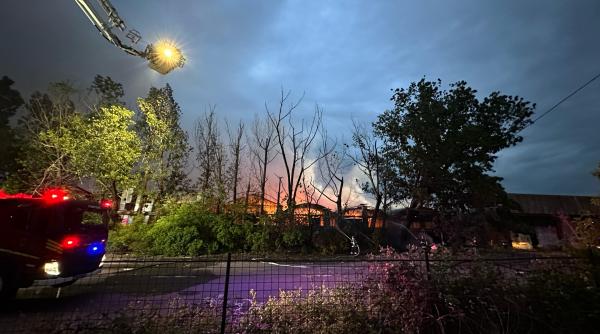 inca un incendiu in capitala degajari puternice de fum in cartierul bucurestii noi