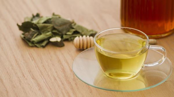 trei infuzii naturale care curata rinichii si elimina toxinele din corp