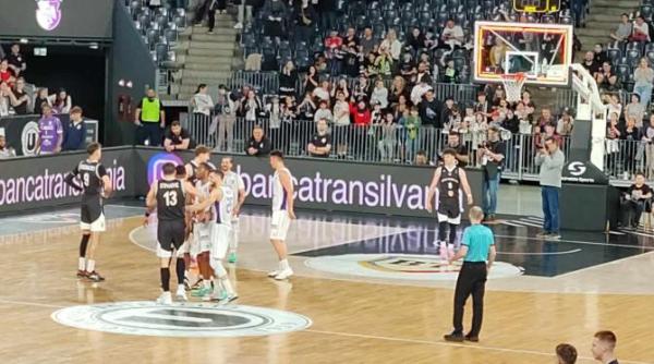 u bt cluj napoca s a calificat in finala ligii nationale de baschet masculin dupa trei victorii clare in fata fc arges pitesti