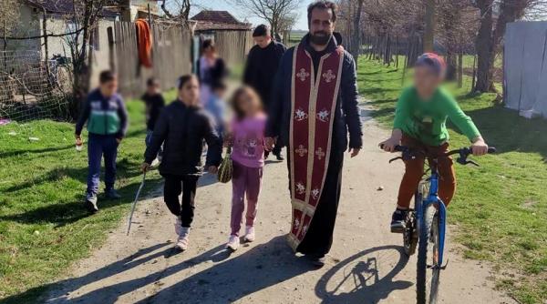 parintele petru ginerica face minuni in biserica copiilor dintr un sat din teleorman povestea unui preot care are grija de peste 100 de micuti