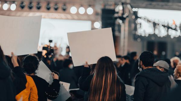 tineri in mars pasnic in 2 mai valentin olariu tatal lui sebastian un strigat de durere vom face tot posibilul sa ne auda cineva