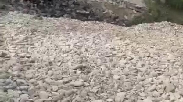 strada din slanic prahova surpata a fost umpluta cu piatra prefectura prahova eventualele tasari ale acestei lucrari sunt normale