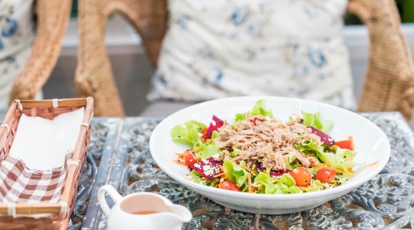 salata cu ton si rosii cherry reteta foarte usoara