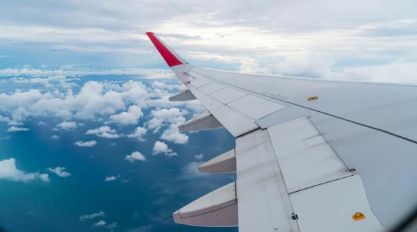 un avion cargo boeing a aterizeazat la istanbul fara rotile din fata video