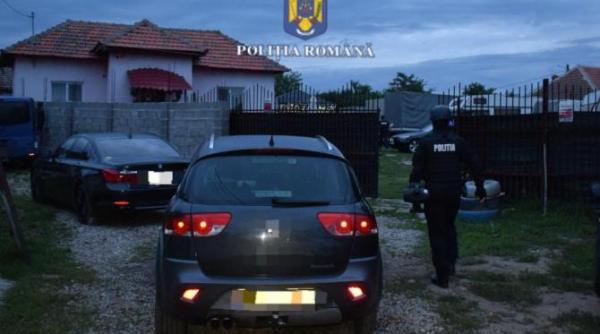 perchezitii in romania si marea britanie un tanar de 20 de ani si un barbat de 45 de ani acuzati de furt intr un caz ar fi gasit averea de sub gresie foto