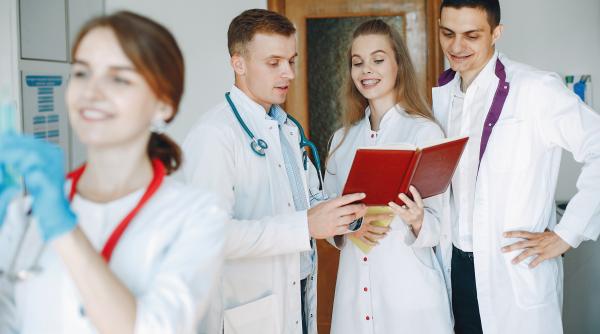 ministrul alexandru rafila atragerea medicilor sa redevina parte a comunitatii este raspunsul care trebuie sa existe in anii urmatori