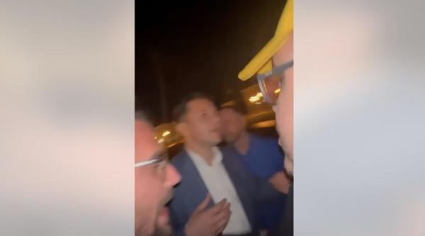 usr sare la bataie video cu imbrancelile din timisoara apropiatul lui fritz luat pe sus ia ma mana bai agresivule esti infractor ce pui mana pe el