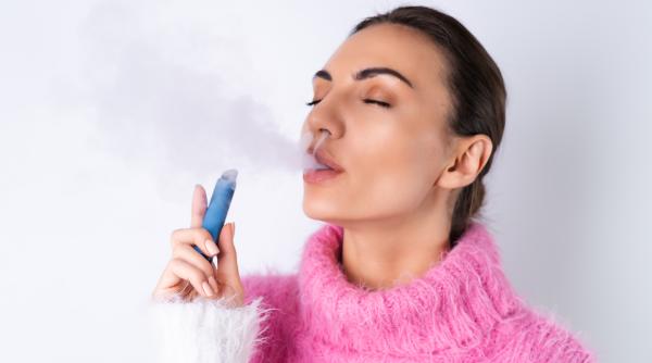 femeile care vor sa ramana insarcinate ar trebui sa renunte la vaping arata un studiu