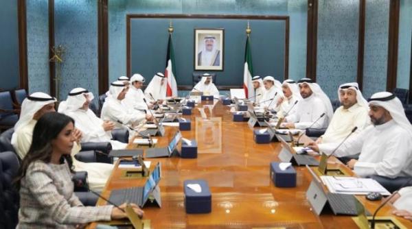 kuweitul intr o noua criza politica emirul a dizolvat parlamentul si a asumat unele functii la doar sase saptamani de la alegeri