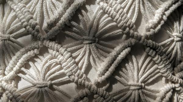 mai ai mileuri acasa nu le arunca au ajuns sa coste o avere cu cat se vand online bijuteriile din macrame