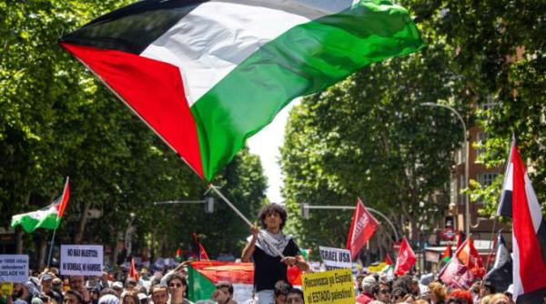 mii de protestari pro palestinieni cer la madrid incetarea focului in fasia gaza