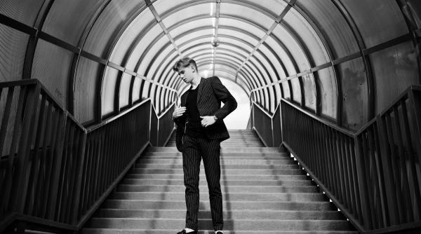 actorul eduard teodorescu despre cum a facut pasul spre moda multi au impresia ca un model este un umeras