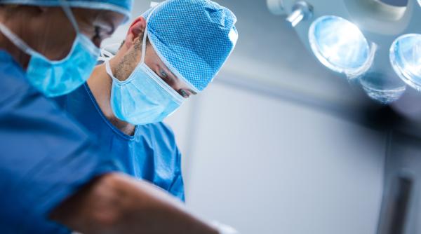 primul pacient cu transplant de rinichi de porc a murit la doua luni dupa interventie