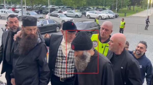 s a aflat cine era unul dintre calugarii cu care gigi becali a venit la stadion nimeni nu l mai recunoaste