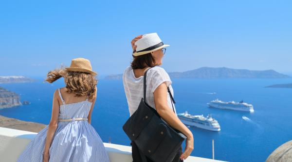 grecia asteapta sa fie vizitata de doua romanii de turisti numar urias de vizitatori