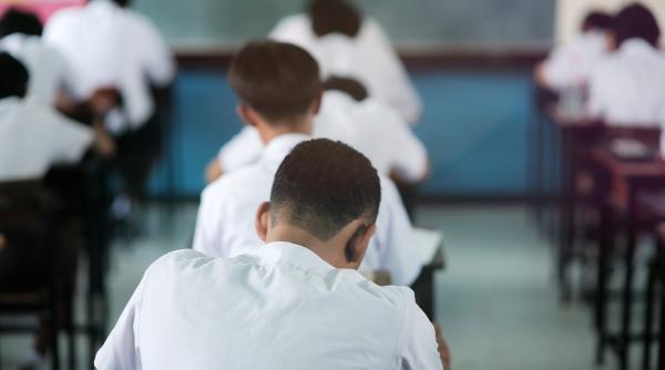 luni incep evaluarile nationale la finalul claselor a ii a a iv a si a vi a