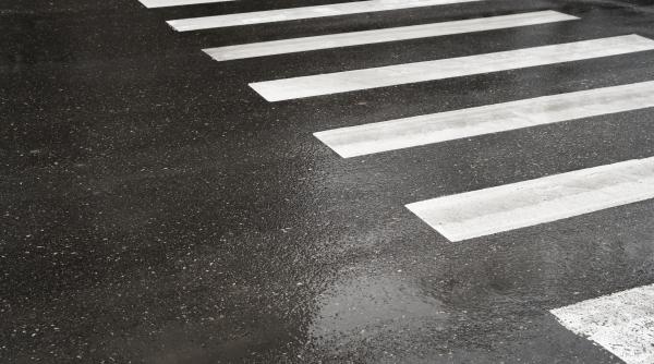 trecerea de pietoni care se ridica daca depasesti viteza titi aur iti sar dintii dar parca s a mers putin prea departe video