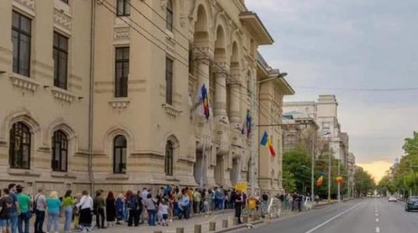 nicusor dan deschide usile primariei generale de noaptea muzeelor