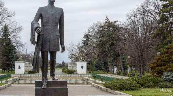 parcul herastrau in paragina ce spun oamenii care se plimba pe aleile acestuia iarba crescuse pana la brau au tuns o si au aruncat o in lac