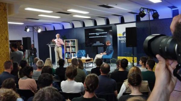 fizicianul geoffrey west unul dintre cei mai influenti oameni din lume uimit de ce a gasit la cluj e neobisnuit sa vad un astfel de oras