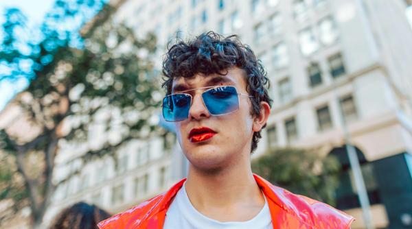 interviu cu ioana fotache dupa ce am fost criticat ca explic romanilor cine sunt persoanele non binare oamenii se folosesc des de argumente limitate pentru a invalida persoanele lgbt