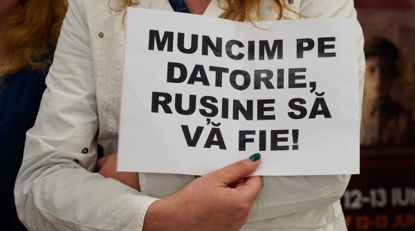 am muncit in tacere 30 de ani functionarii publici din senat protest pentru salarii mai mari