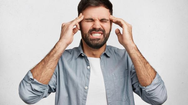 cum te ajuta un cub de gheata sa scapi de migrene