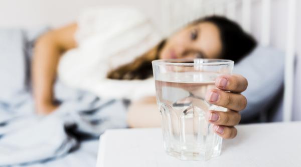 de ce trebuie sa bei apa seara inainte de culcare