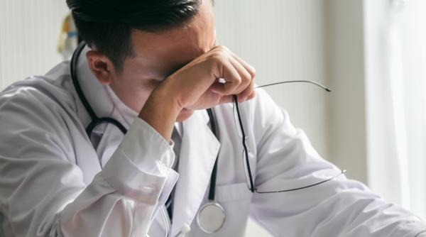 dezvaluiri despre doctorii care s au opus sistemului am vazut in ochii lor atata durere