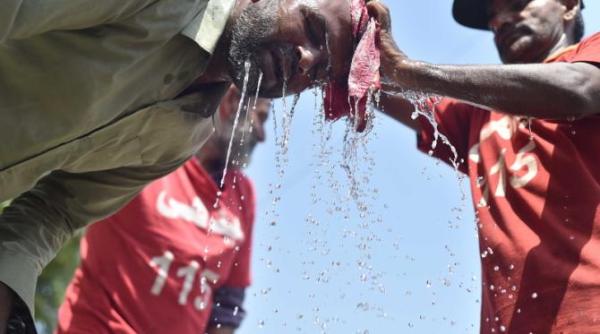 peste 52 de grade in pakistan temperaturile extreme tin oamenii in casa si afecteaza afacerile foto