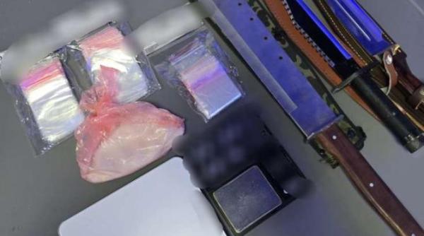 trei persoane din sibiu retinute pentru trafic de droguri plicuri vandute intre 100 si 140 de lei