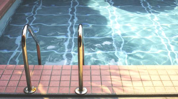 un tanar de 31 de ani a murit dupa ce a facut infarct in bazinul de inot la sfarsitul antrenamentului dr dan dobreanu cardiomiopatia hipertrofica extrem de raspandita la sportivii de performanta