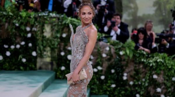 jennifer lopez si a anulat turneul pentru a fi alaturi de familie sunt complet devastata ca v am dezamagit