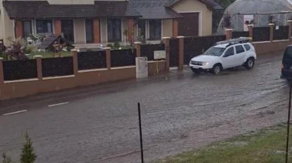 ploile torentiale au facut ravagii in cluj tavanul unui spital dar si mai multe case au fost afectate