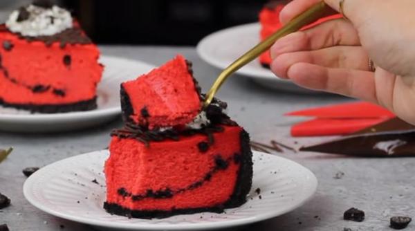 cheescake red velvet cu oreo desertul ideal pentru 1 iunie