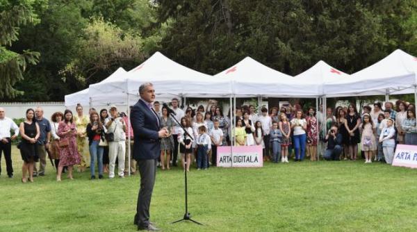 mare sarbatoare in gradina palatului elisabeta concursul basmele reginei maria a ajuns la a xviii a editie