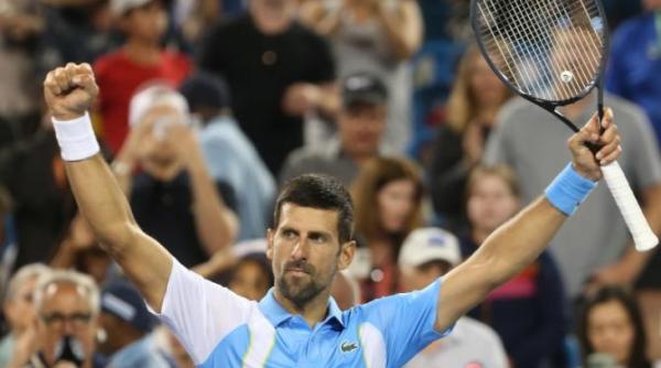 novak djokovic record de victorii in turneele de grand slam s a calificat in sferturi la roland garros video