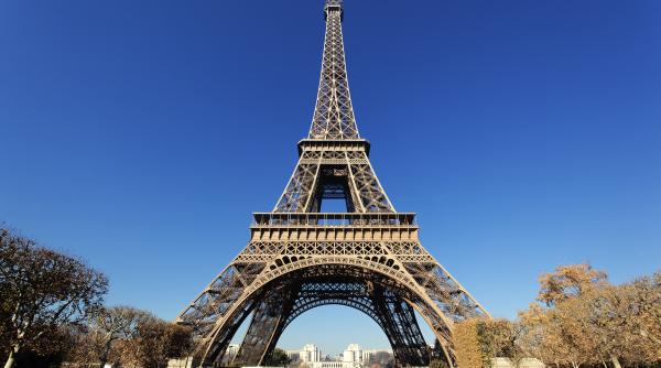 descoperirea unor sicrie la turnul eiffel rusia da asigurari ca nu se amesteca si evoca o isterie
