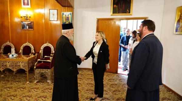 ips mitropolit nifon gazda cameliei sucu presedintele societatii nationale de cruce rosie