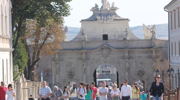 primarul din alba iulia acuzat ca a plagiat jumatate din lucrarea de doctorat negrescu dreapta din alba ne a cam facut de ras aroganta care nu e normala astazi