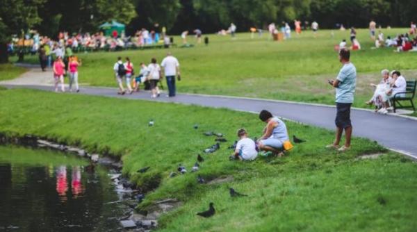 o fata batuta intr un parc din ploiesti de catre tatal unui copil cu care avusese un conflict