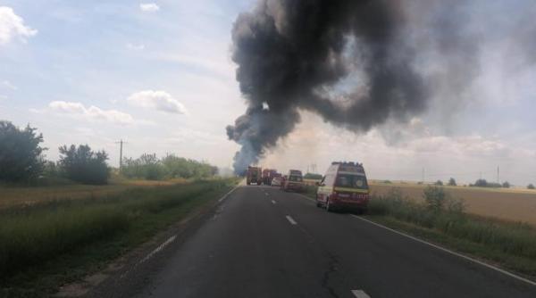 pericol de explozie accident intre o cisterna plina cu benzina si un autoturism