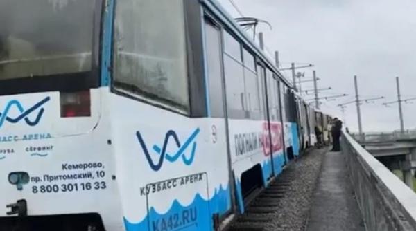 doua tramvaie s au izbit violent in rusia peste 100 de oameni au fost raniti video