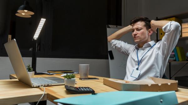 cinci semne ca esti dependent de munca sfaturi pentru a face fata acestei dependente